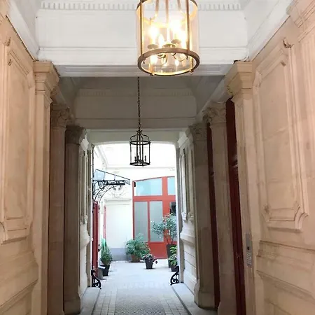 Apartament Cosy Studio Saint Michel Central Paris.