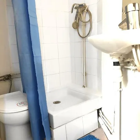 Apartament Cosy Studio Saint Michel Central Paris.